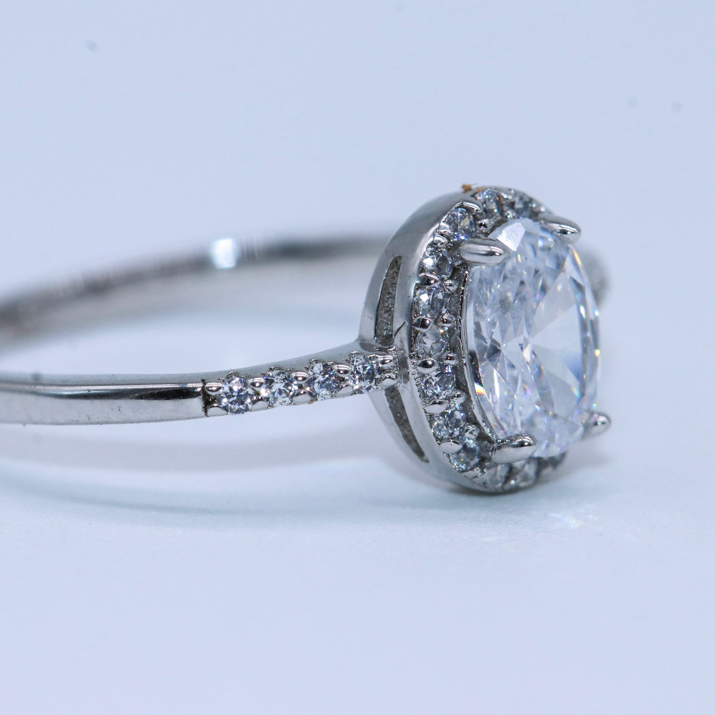 ANILLO OVAL HALO
