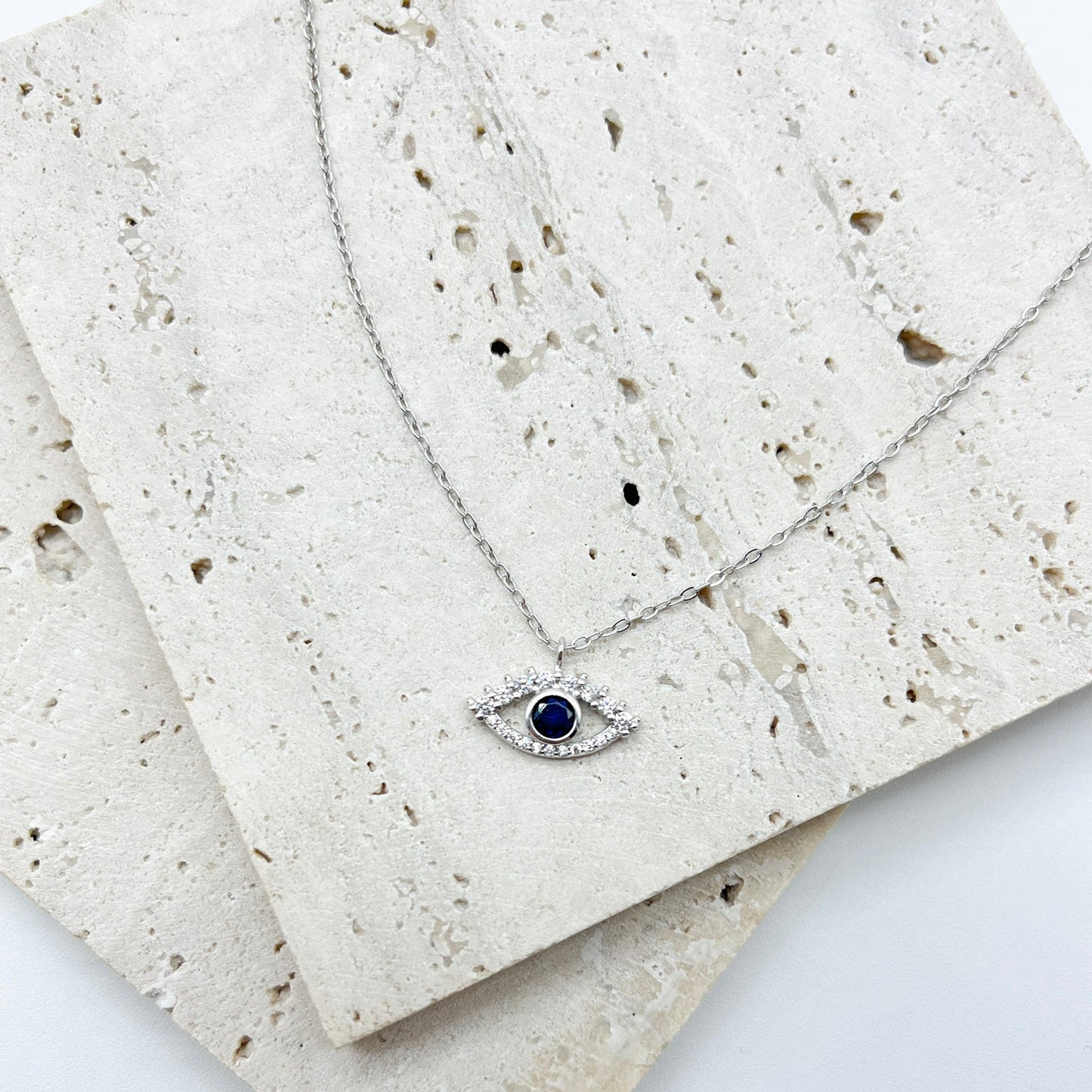 COLLAR OJO AZUL