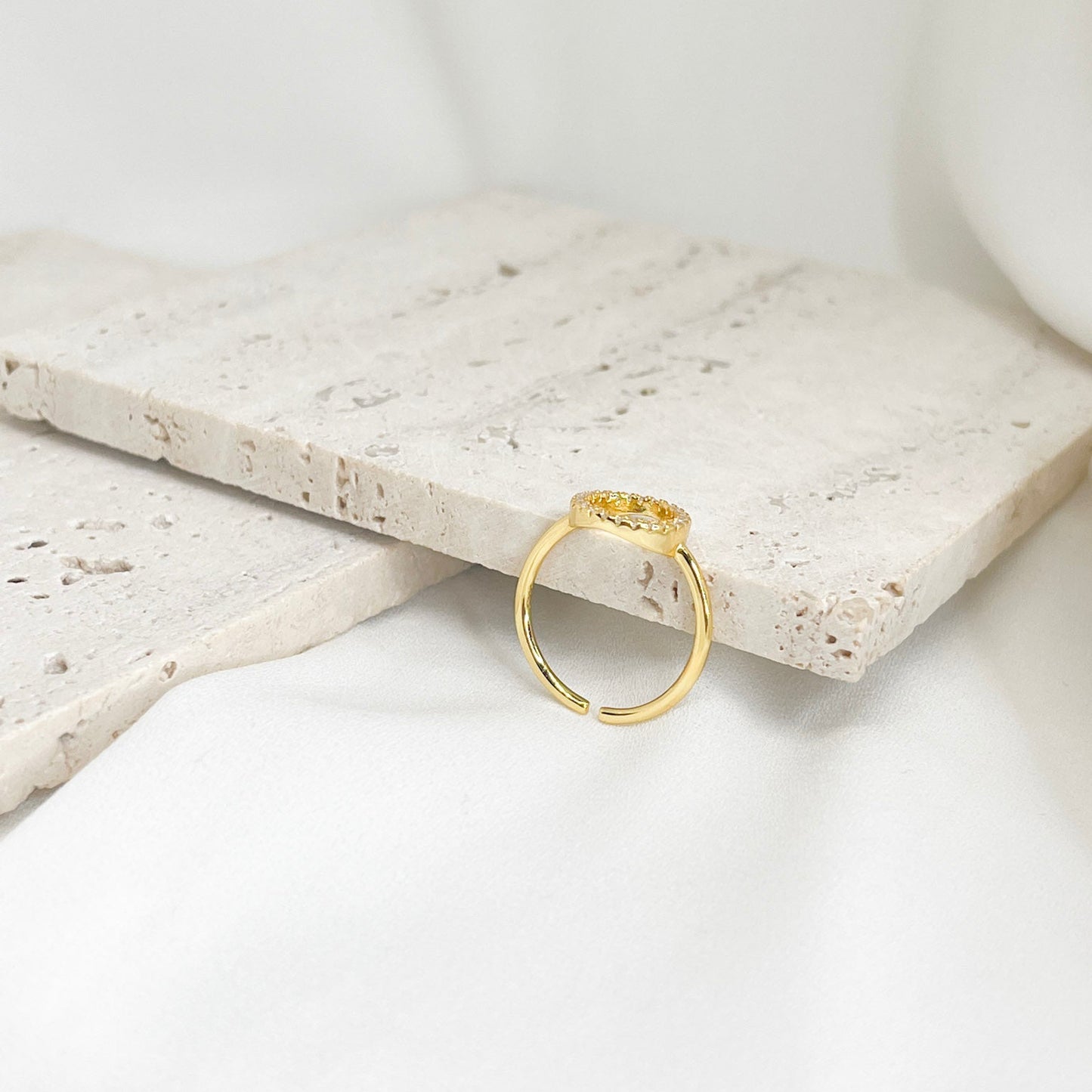 ANILLO CIRCULO DELGADO CON ZIRCONIAS
