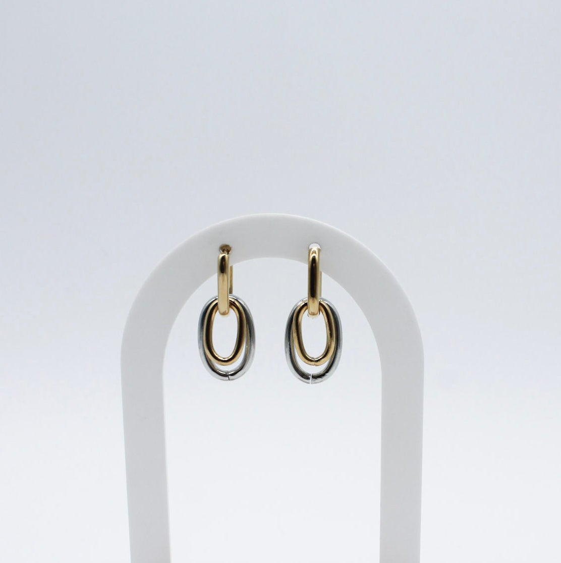ARRACADA OVAL BICOLOR TRES EN UNO