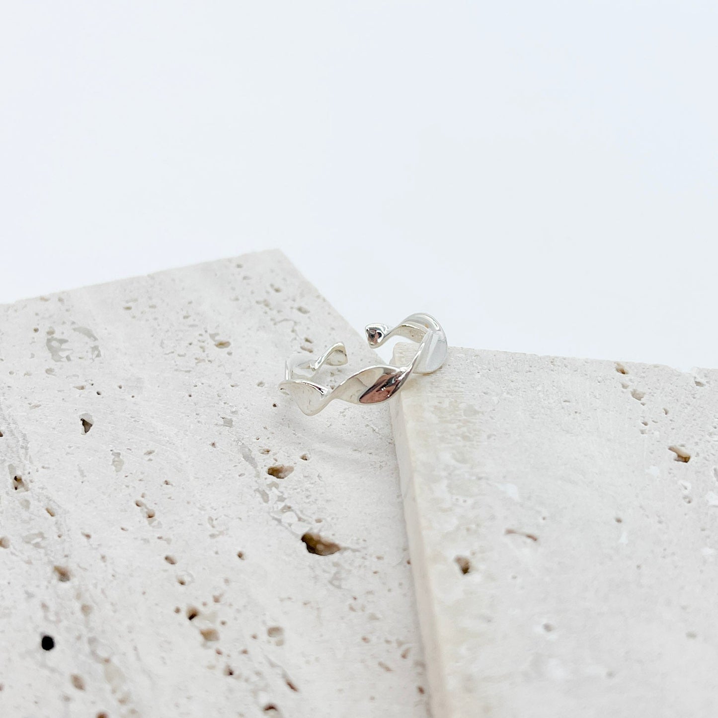 ANILLO TRAMA  AJUSTABLE CON ONDAS